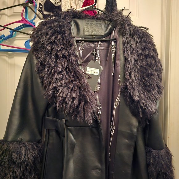 Killstar trench coat with feathered collar. - Picture 2 of 4